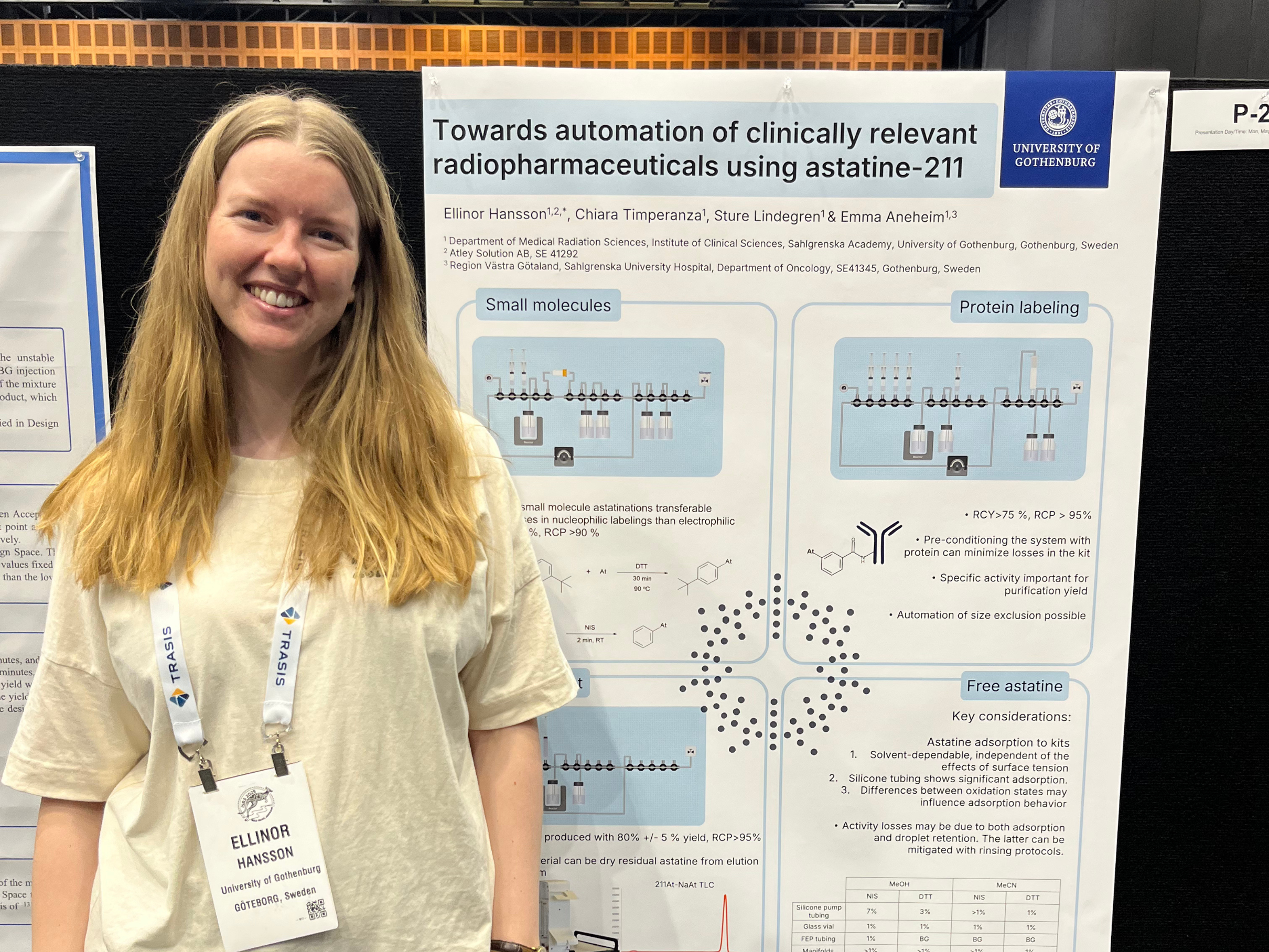 Nanfizat Abiket Alamukii visar upp sin poster på kongress i Portugal