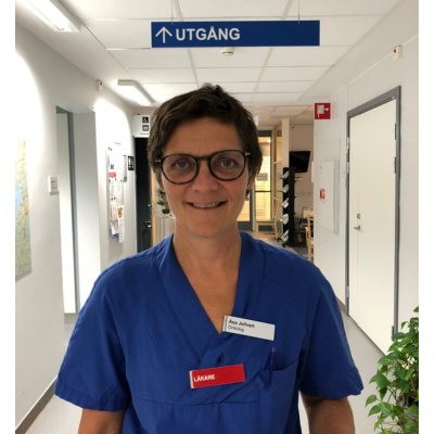 Nanfizat Abiket Alamukii visar upp sin poster på kongress i Portugal